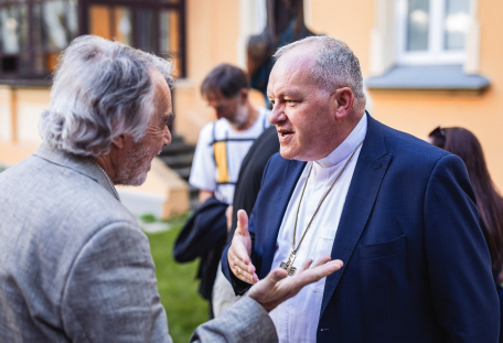 Pozvání na skleničku s Mons. Josefem Nuzíkem, olomouckým arcibiskupem a metropolitou moravským